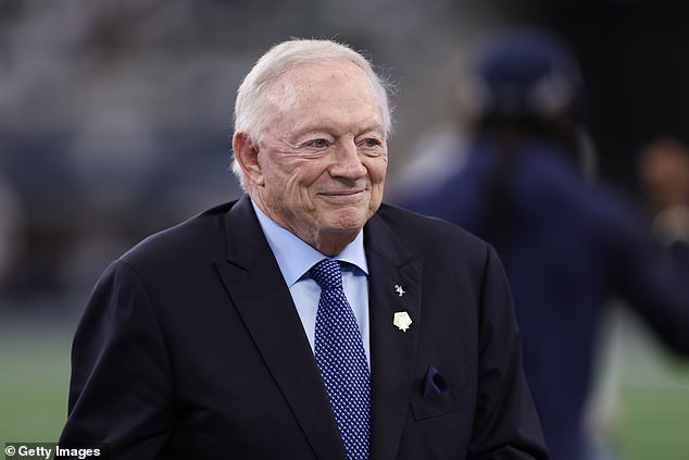 The NFL icon couldn't resist criticizing Jerry Jones and the Cowboys' miserable season.