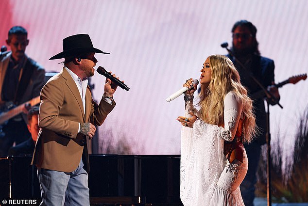 The country music superstar took the stage with Cody Johnson for a powerful performance of I'm Gonna Love You.