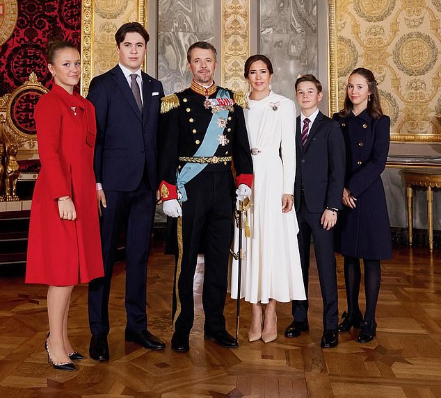 King Frederick and Queen Mary (center) pose with their children, Princess Elizabeth (left), Crown Prince Christian (second left), Prince Vincent (second right) and Princess Josephine (right).