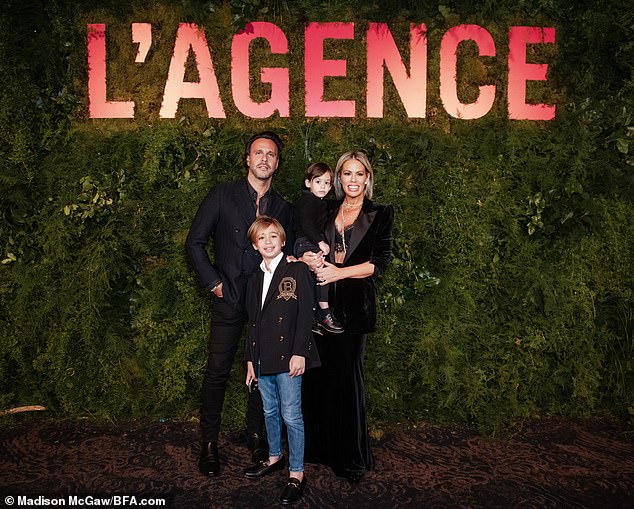 Tara smiled happily with her husband Steven Dann (owner and creative director of Steven Dann and co-founder of Monfrere) and their two children.