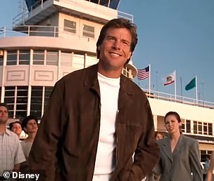 She is immediately greeted by the sight of her father, played by Dennis Quaid, waiting for her on the tarmac.
