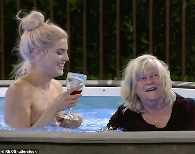 Bathtub Banging: Ann with Ashley James on Celebrity Big Brother 2018