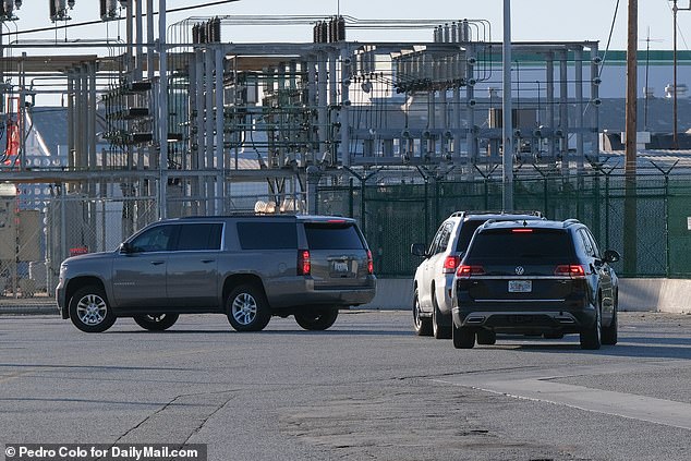 Swift's SUV caravan drove away from the terminal to accompany her to her home in Los Angeles.