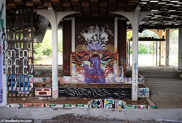 Strangely beautiful: elaborate graffiti at the entrance to the former Haludovo hotel.  Image credit: Foodbaby