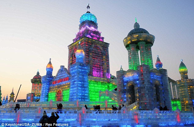 How did they do that? This impressive skyline was made from blocks of ice measuring up to a meter wide.