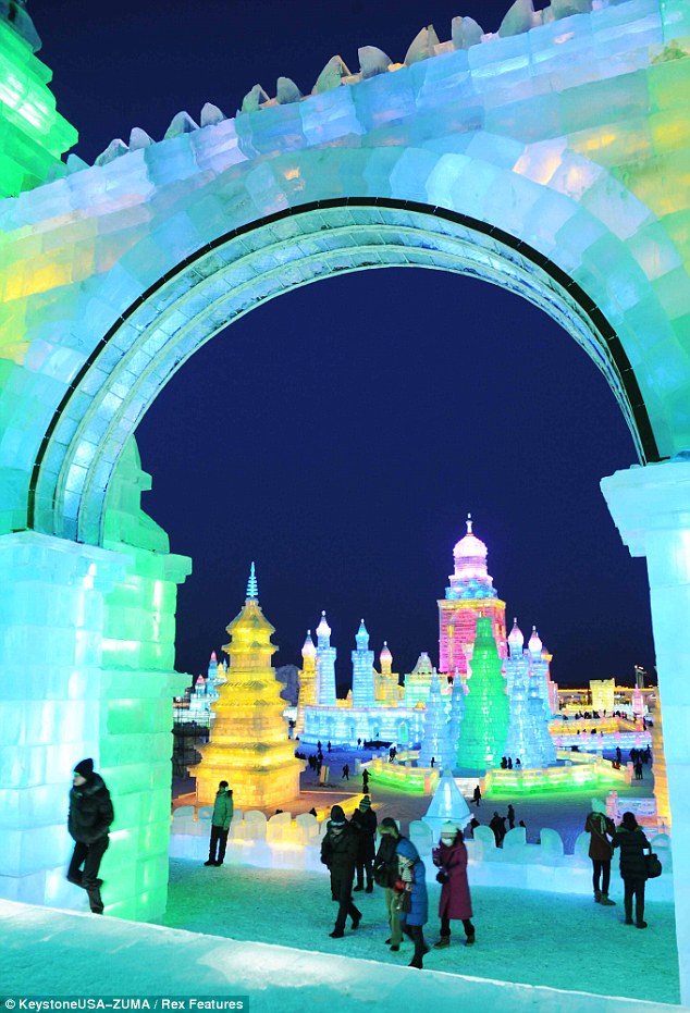 Grand Entrance – This giant ice arch is an impressive entrance to the city.
