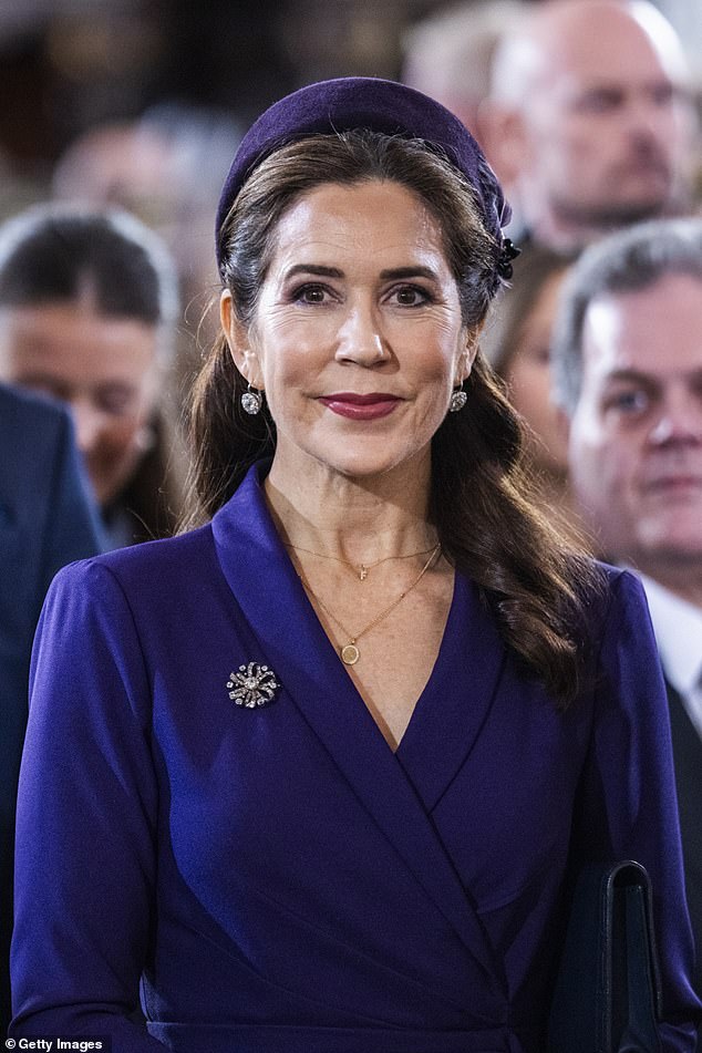 The mother of four introduced a touch of sparkle with Bruun Rasmussen diamond earrings, an auction acquisition in 2022 that she has worn on several occasions.