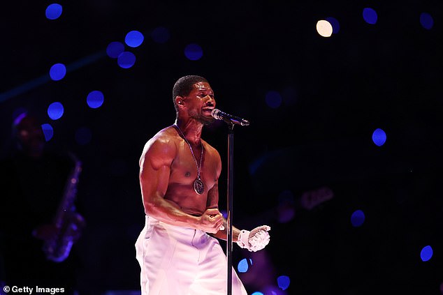 Usher also took off his shirt at one point, which may have been a tribute to Al Green, in honor of his Greatest Hits album, where Green wore a similar outfit.