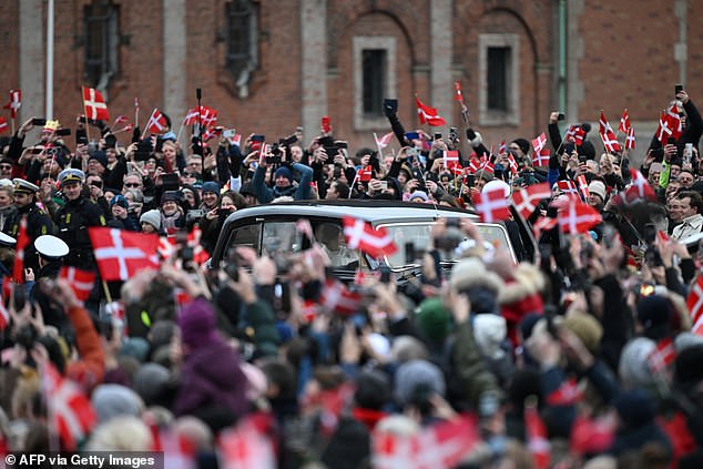 A sea of ​​Danish flags can be seen outside Christiansborg Castle when Danish royalty arrive.