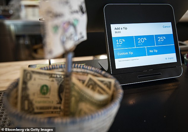 It is important to tip the correct percentage in the US, whether in a restaurant or a bar.