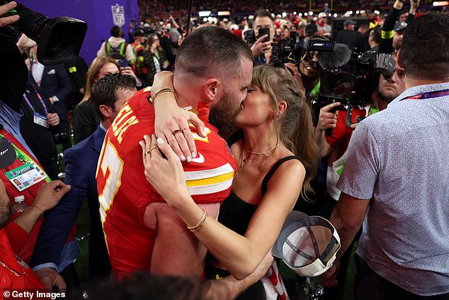 Kelce and his superstar girlfriend Taylor Swift kissed on the field after the end of the game in Las Vegas.
