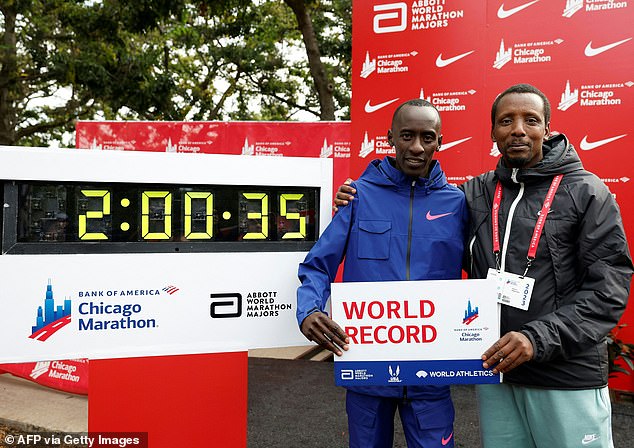 Kiptum (left) and his coach Gervais Hakizimana (right) died in a traffic accident in the Kaptagat area of ​​Kenya at 11:00 p.m. local time.