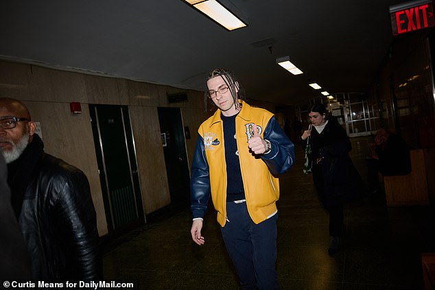 Dex also gave a thumbs up inside Manhattan Criminal Court on Tuesday.