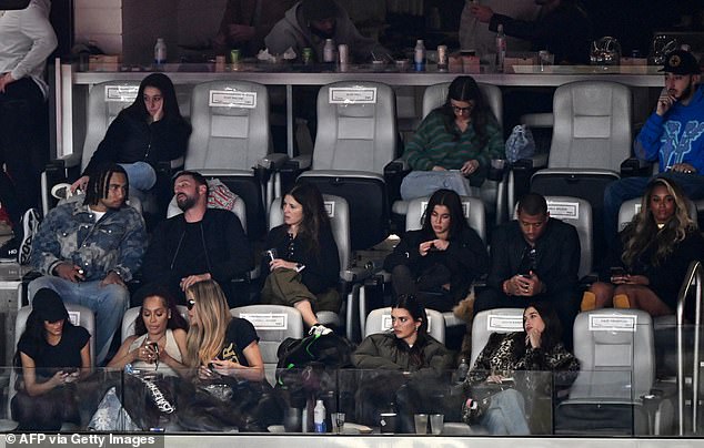Kim's box was somber even if it was star-studded: There were her two sisters Khloe Kardashian and Kendall Jenner, her friend Justin Bieber and his supermodel wife Hailey Bieber, Denver Bronco quarterback Russell Wilson and his singer wife Ciara, as well as La La Anthony and Winnie. harlow