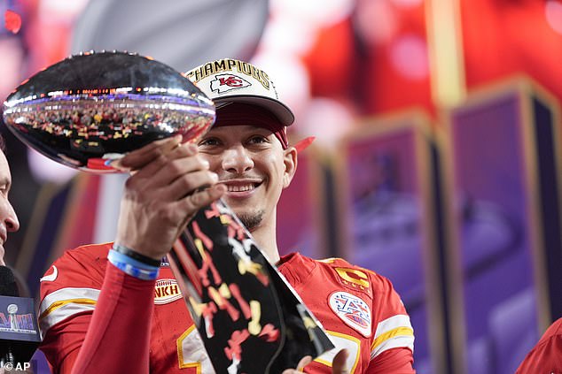 Patrick Mahomes lifts Lombardi Trophy for third time after KC beats 49ers