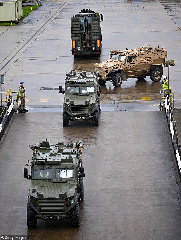 1707903843 601 Britain prepares for conflict with Putin Hundreds of army vehicles