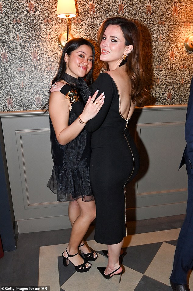 Bella mingled with Cali Albanese, who was also dressed in black for the evening.