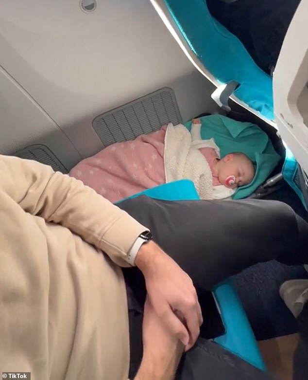The content creator, who goes by the handle @ellcochlin, explained that her boyfriend, Rob, offered to babysit their daughter, Prim, for the entire flight as part of his 'push gift.'