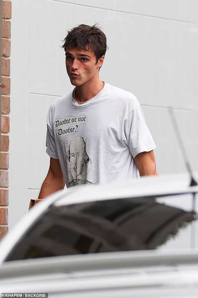 The Saltburn star, 26, looked tired as he strolled through the streets of Sydney, dressed in tracksuit bottoms, a t-shirt and worn-out Onitsuka Tiger trainers.