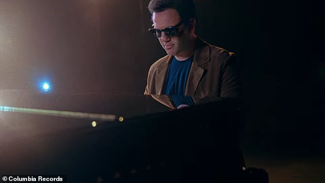 The Grammy Award-winning songwriter aged further while performing the song's piano solo, and the singer advanced to his current age while singing the song's final chorus.