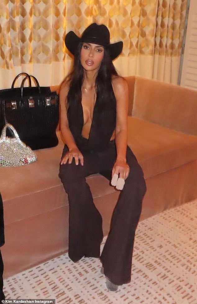 The 43-year-old mogul, recently criticized on TikTok, was carrying an Hermès bag worth five figures, drawing attention to the thick bandages on two of her fingers.