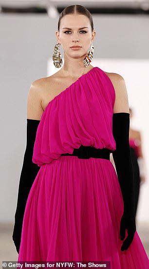 While Badgley Mischka used larger accessories to complement her Capote's Swans-inspired women's fashion.