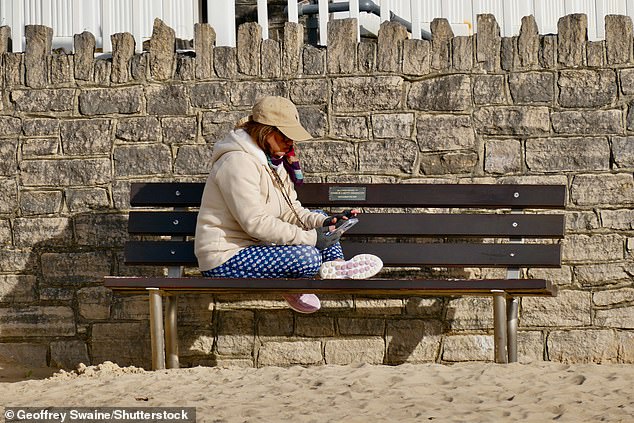 GREAT BRITAIN: People step out in caps and sunglasses during record-breaking hot February