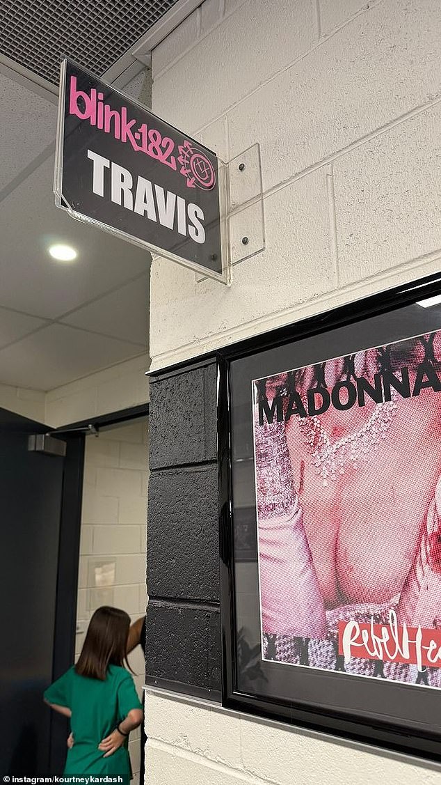 The American media personality, 44, took to her Instagram Stories to give insight into the night as she shared a snap backstage visiting drummer Travis' dressing room.