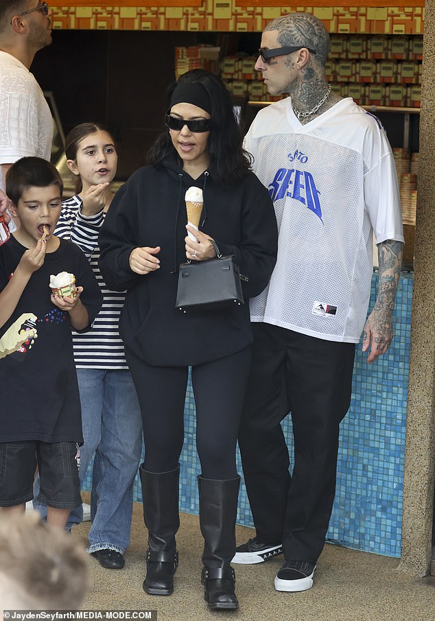 The sighting came just 10 days after Kourtney was first spotted taking her kids out for ice cream at the same location, but this time Travis came along for the experience.