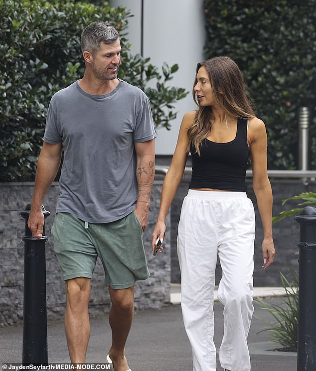 The mother-of-two looked relaxed in a black tank top and white sweatpants, while completing her look with comfortable sneakers.