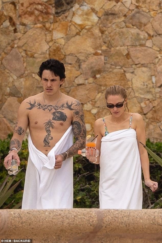 The lovebirds dried themselves with towels.