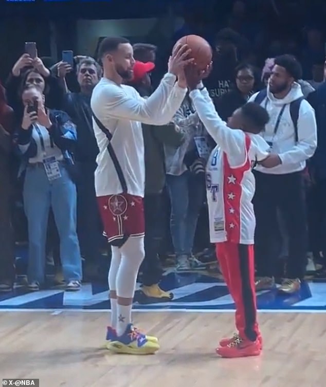 Stephen Curry helped Future Zahir Wilburn, singer Ciara's son, with his shooting