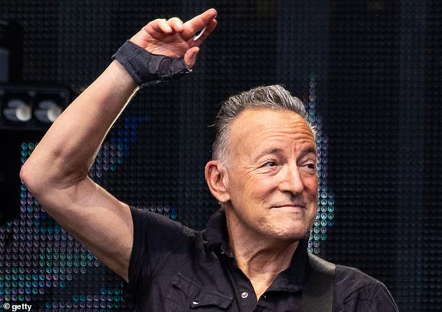 The deal with Queen would double the record set by Bruce Springsteen, whose catalog reached $550 million when it was sold amid a series of blockbuster deals during the pandemic.