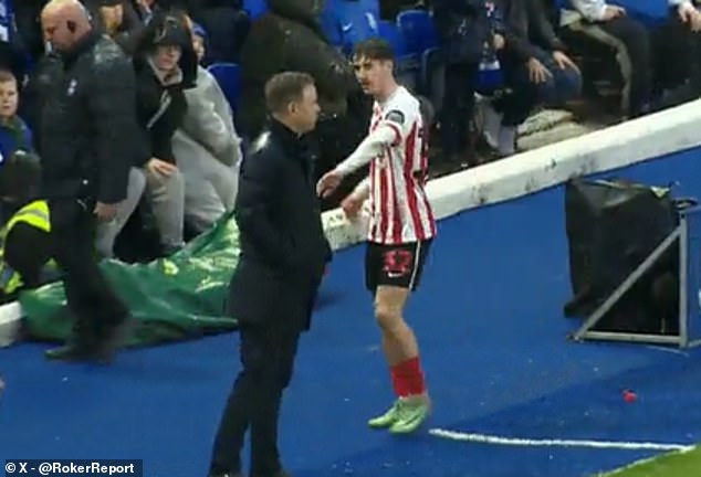 Black Cats defender Trai Hume tried to applaud Beale after being substituted