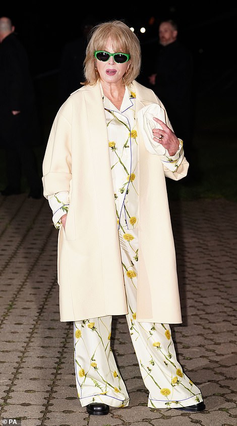 Ab Fab's Joanna, 77, oozed sophistication as she arrived at the evening show wearing a pair of stylish green sunglasses.