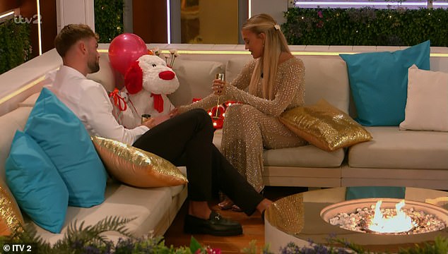 Maya even told Molly that it was actually Callum who suggested that Tom should put a stuffed dog in his Valentine's gift because he missed his dog at home.