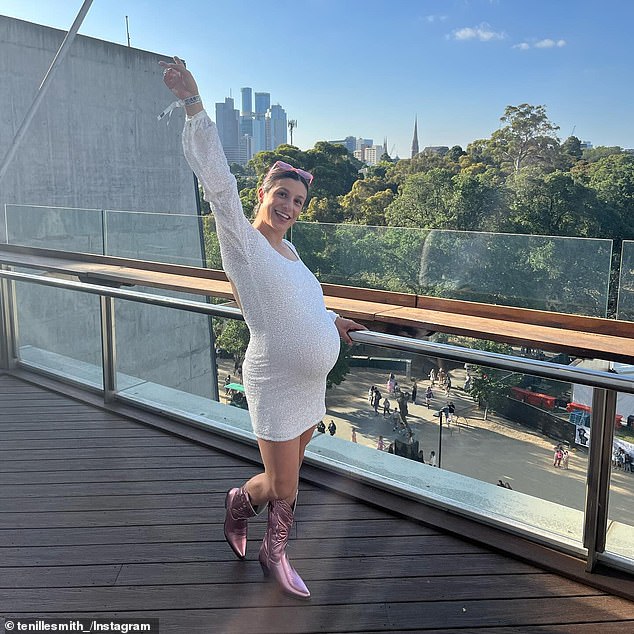 Tenille Smith appears in the photo very pregnant just before going to see Taylor Swift in Melbourne. Her daughter Sloane Tayla was born a few hours later.