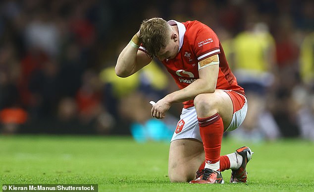 Costelow returns to fitness after failing assessment for head injury during loss to Scotland