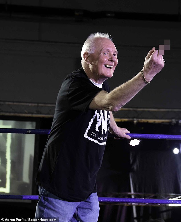 The actor, who played Les Battersby on the soap for ten years before being fired in 2007, took to the ring at Manchester's Trinity Sports Center on Saturday.