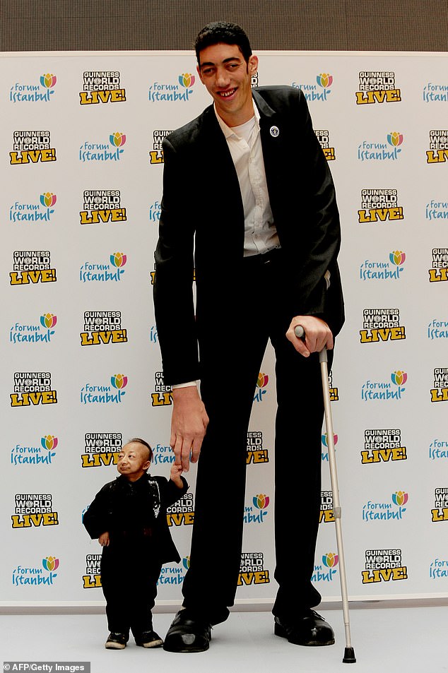 The tallest man in the world poses with the shortest man in the world in 2010