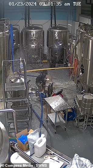 Babcock jumped again and ran over the brewery container to try to close the leak.