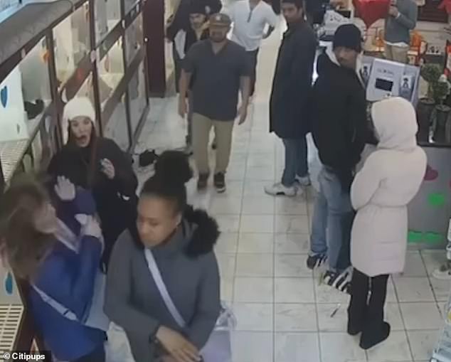 Shocking footage shows the moment the deranged customer launched her attack in Citipups, Chelsea, against a woman visiting from Texas, leaving her visibly shaken.