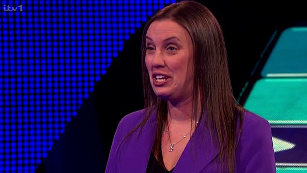 First player Kim banked £5,000 in her cash-building round, however viewers were stunned when Darragh presented her with a dazzling six-figure cash offer.