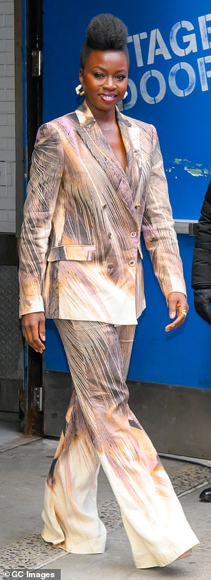 The 46-year-old actress turned the sidewalk into her personal runway as she headed to the Good Morning America studio in a tan two-piece with a natural watercolor-style print.