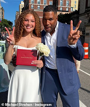 1708615339 421 Michael Strahan reveals daughter Isabella 19 is back in the
