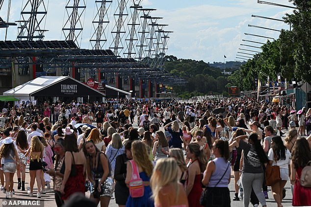 1708673947 137 Taylor Swift mania descends on Sydney as fans arrive for