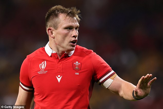 Wales center Nick Tompkins dismissed any suggestion that Wales are afraid of the task ahead.