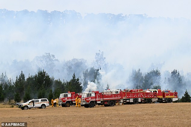 The CFA said the fire is moving north toward Elmhurst and the Amphitheater. These suburbs are about 70 km northwest of Ballarat.