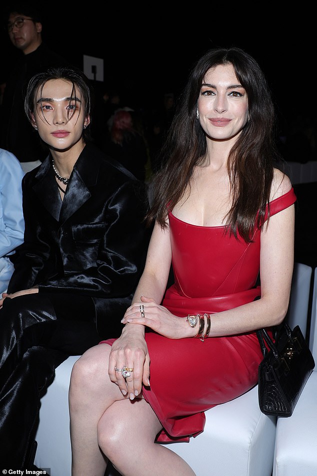 Anne enjoyed the out-of-control show sitting in the front row and was photographed sitting next to K-pop star Hyunjin.