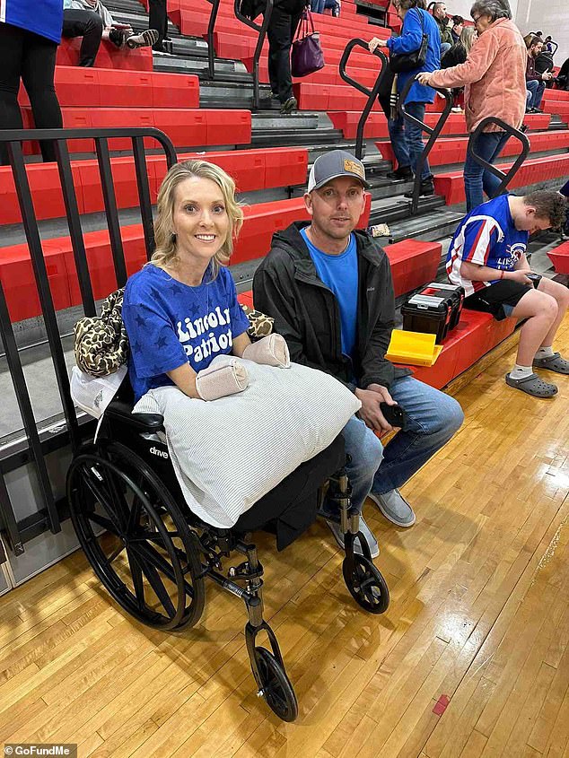 1708892773 472 ​Kentucky mom Cindy Mullins 41 is all smiles sitting courtside